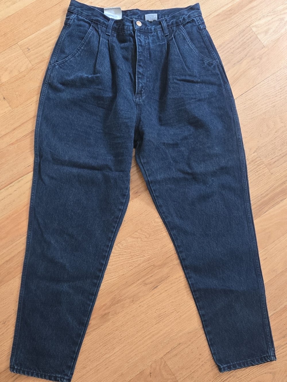 Bill Blass Vintage Relaxed Dark Wash Pleated Jeans